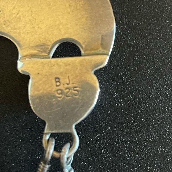 Native Indian Bear pendent. Sterling silver. - Picture 3 of 3